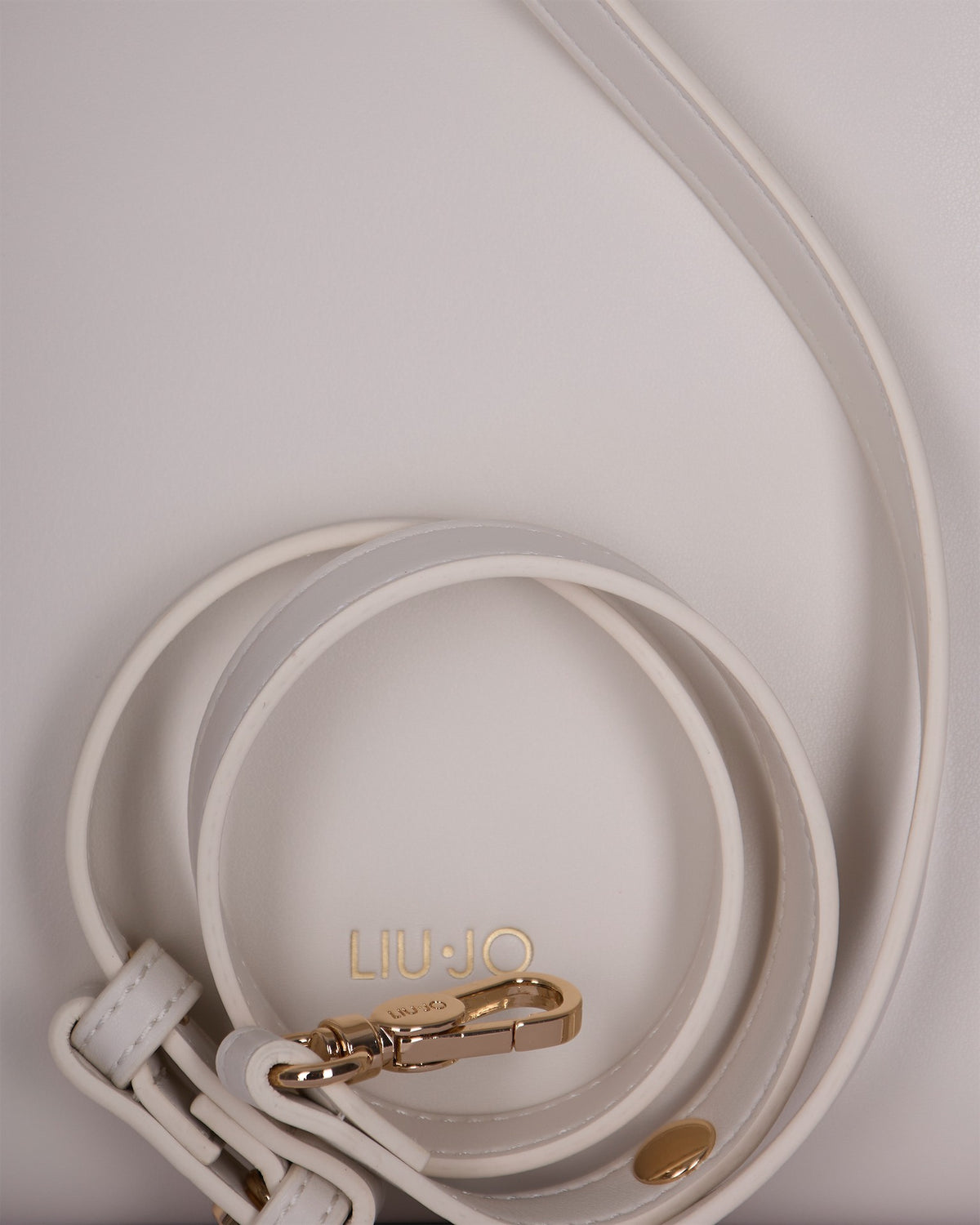 
Bag with chain – Cream
